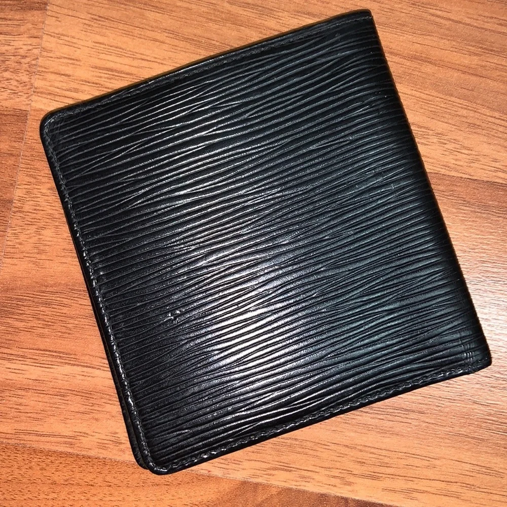 Authentic Louis Vuitton Epi Leather Bifold Wallet